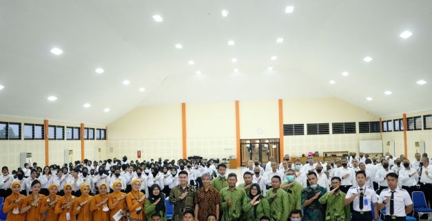 SEMINAR “KULIAH SEBAGAI PERSIAPAN MEMASUKI DUNIA PROFESI DI BIDANG ...