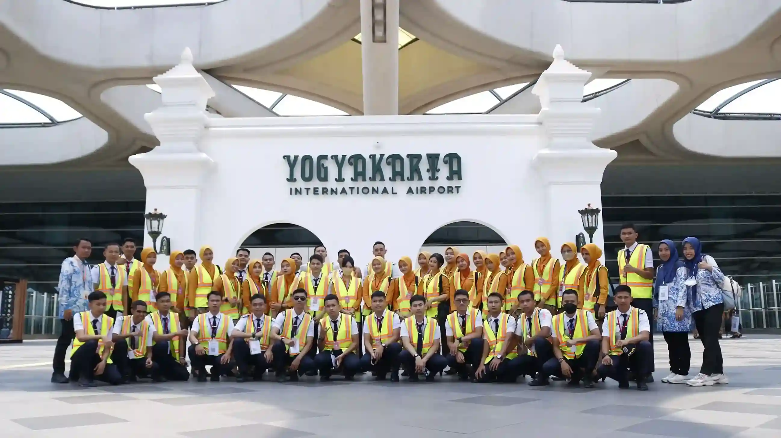 Taruna D3 Manajemen Transportasi STTKD kunjungi bandara YIA