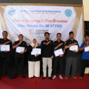 STTKD Beri Penghargaan Karyawan dan Dosen Terbaik