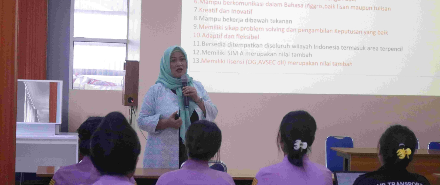 Pembekalan Kerja Susi Air untuk Alumni STTKD