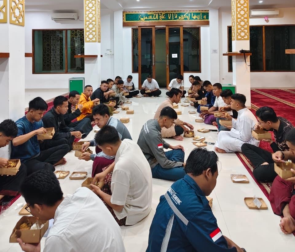 Buka Bersama Taruna di Masjid At-Tien Kurniadi STTKD