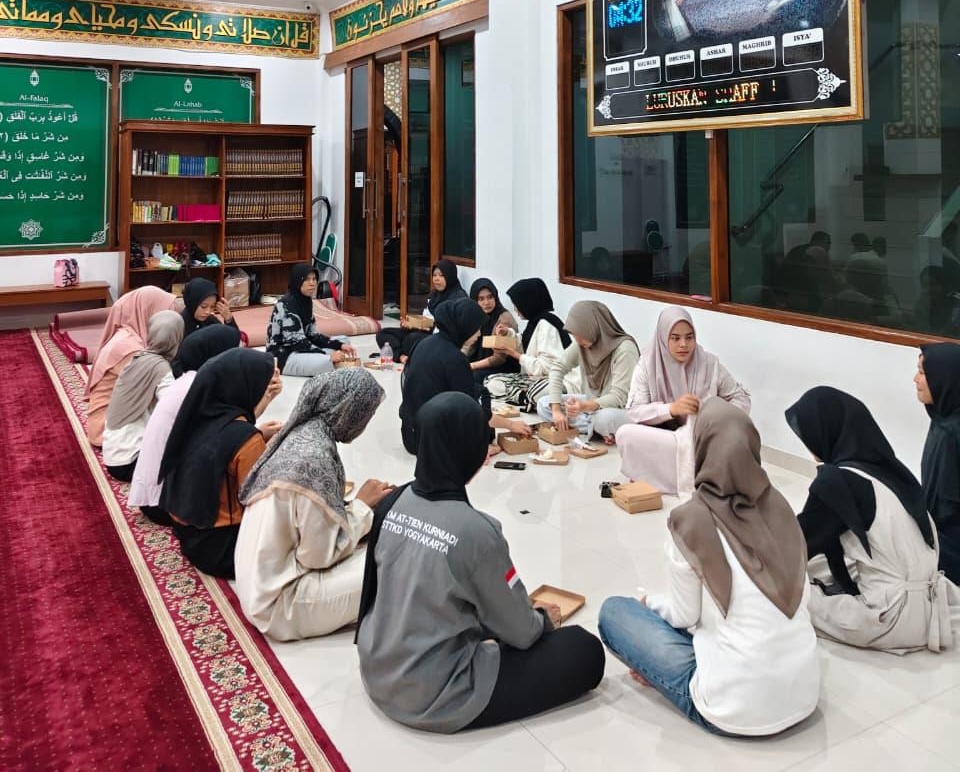 Buka Bersama Taruna di Masjid At-Tien Kurniadi STTKD