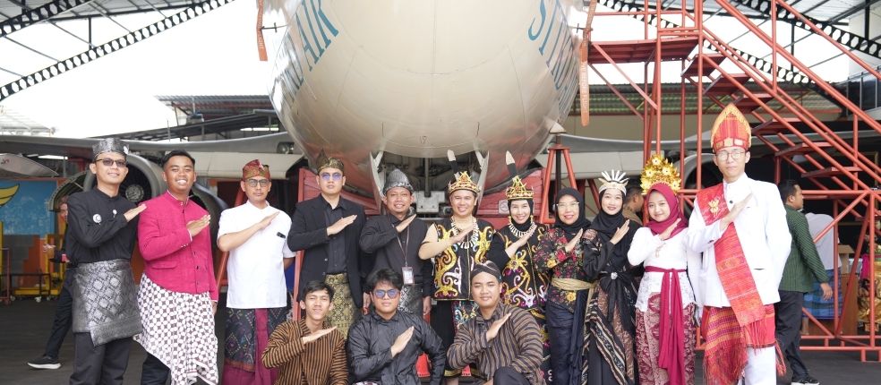 Semangat Kartini di Kampus Penerbangan-Dosen dan Karyawan STTKD Tampil Anggun dengan Busana Adat Nusantara 3